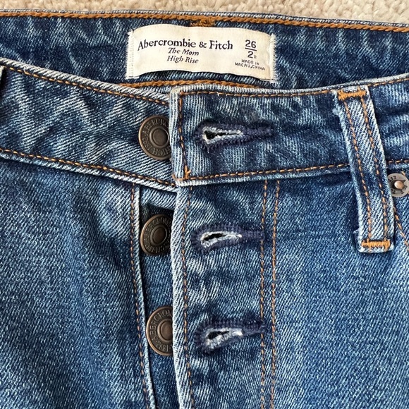 Abercrombie & Fitch High Rise Mom Jeans - Size 2 - Picture 3 of 4